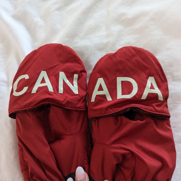 Lululemon Team Canada Quilted Mittens on String COC Logo, Sport Red / Maple Meta - Picture 4 of 8